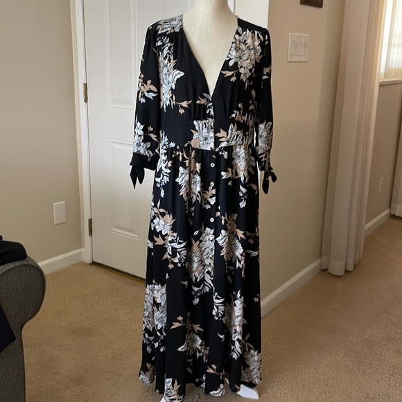 Paolino Maxi Black Dress. Floral Detail Buttoned Front. - Picture 7 of 13